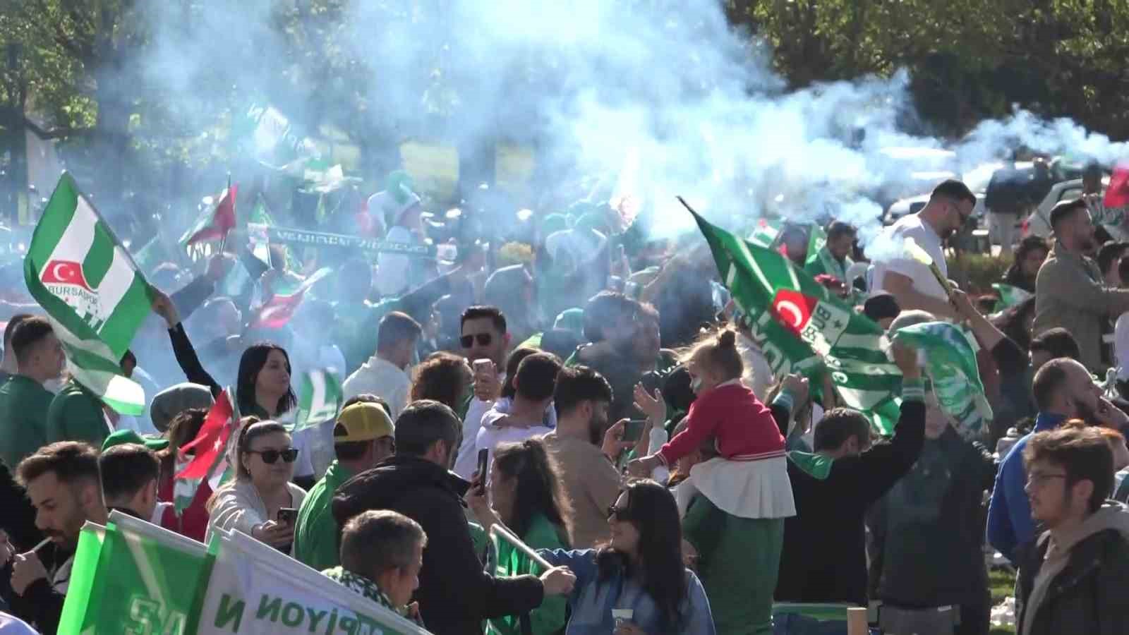 Bursaspor şampiyonluğunu böyle karşıladı
