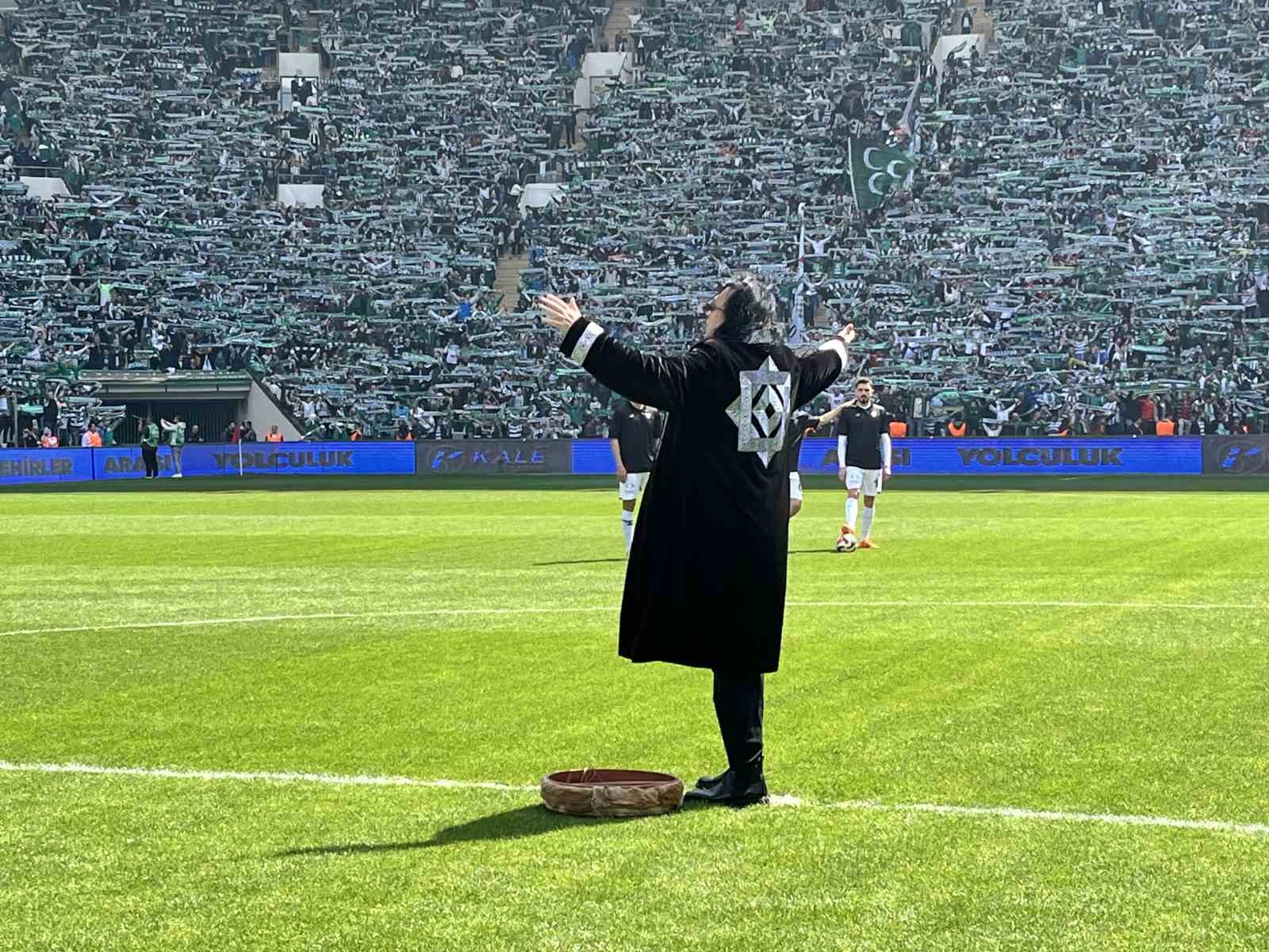 Bursaspor’a Gökhan Kırdar’dan özel beste sözü
