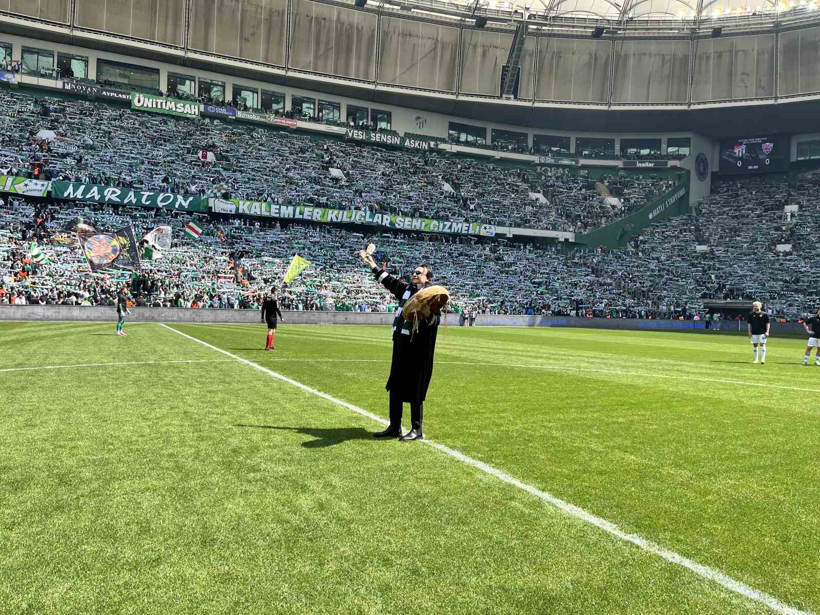 Bursaspor’a Gökhan Kırdar’dan özel beste sözü
