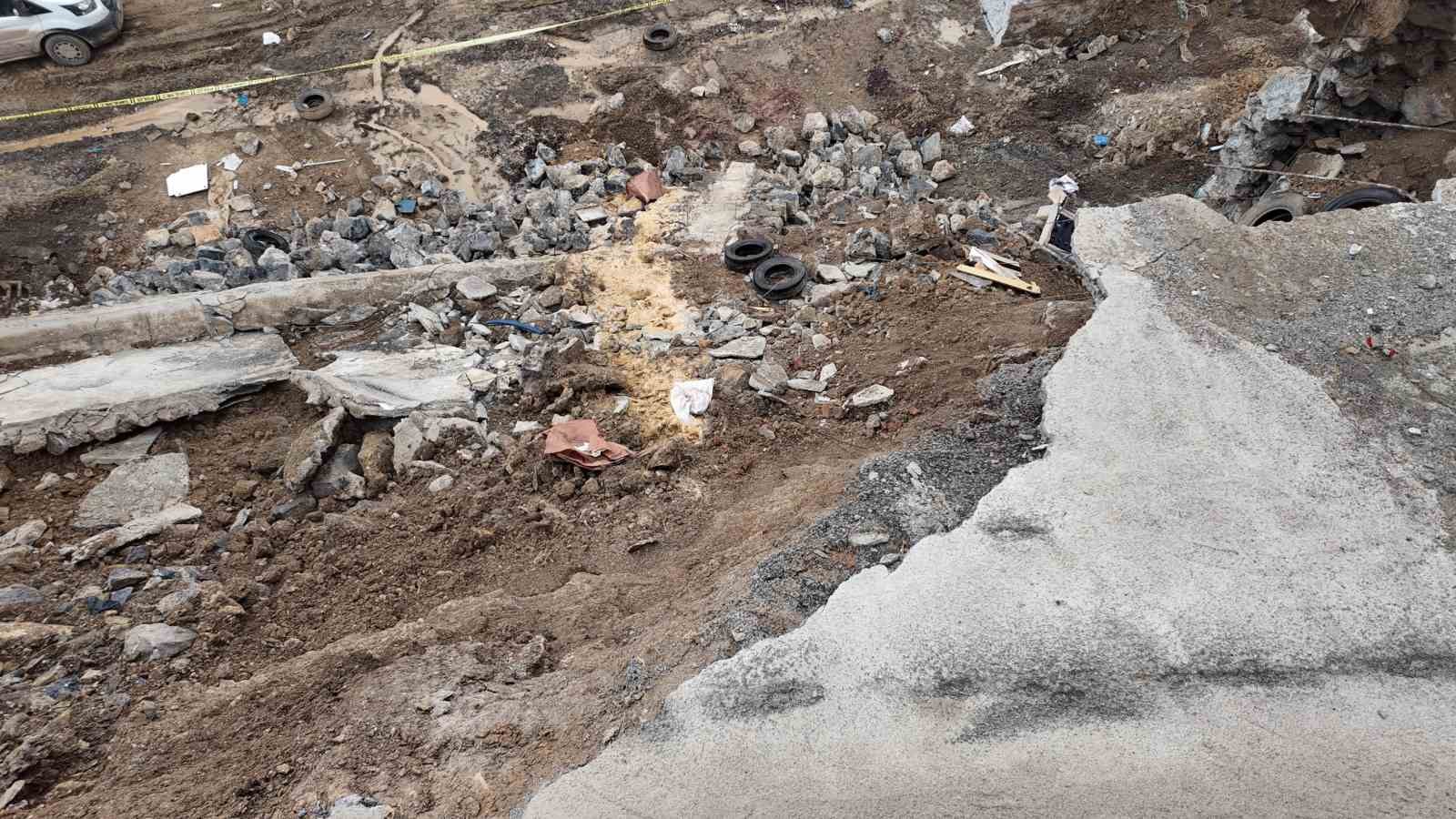 Bütün birikimi ile ev yaptı, toprak kayması ile ’hayatı’ askıda kaldı
