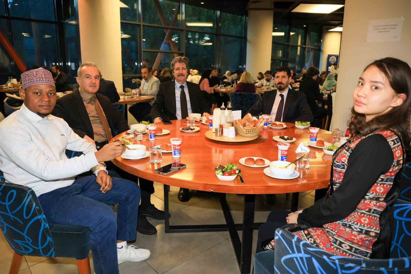 BUÜ’de gönül coğrafyası iftarda buluştu
