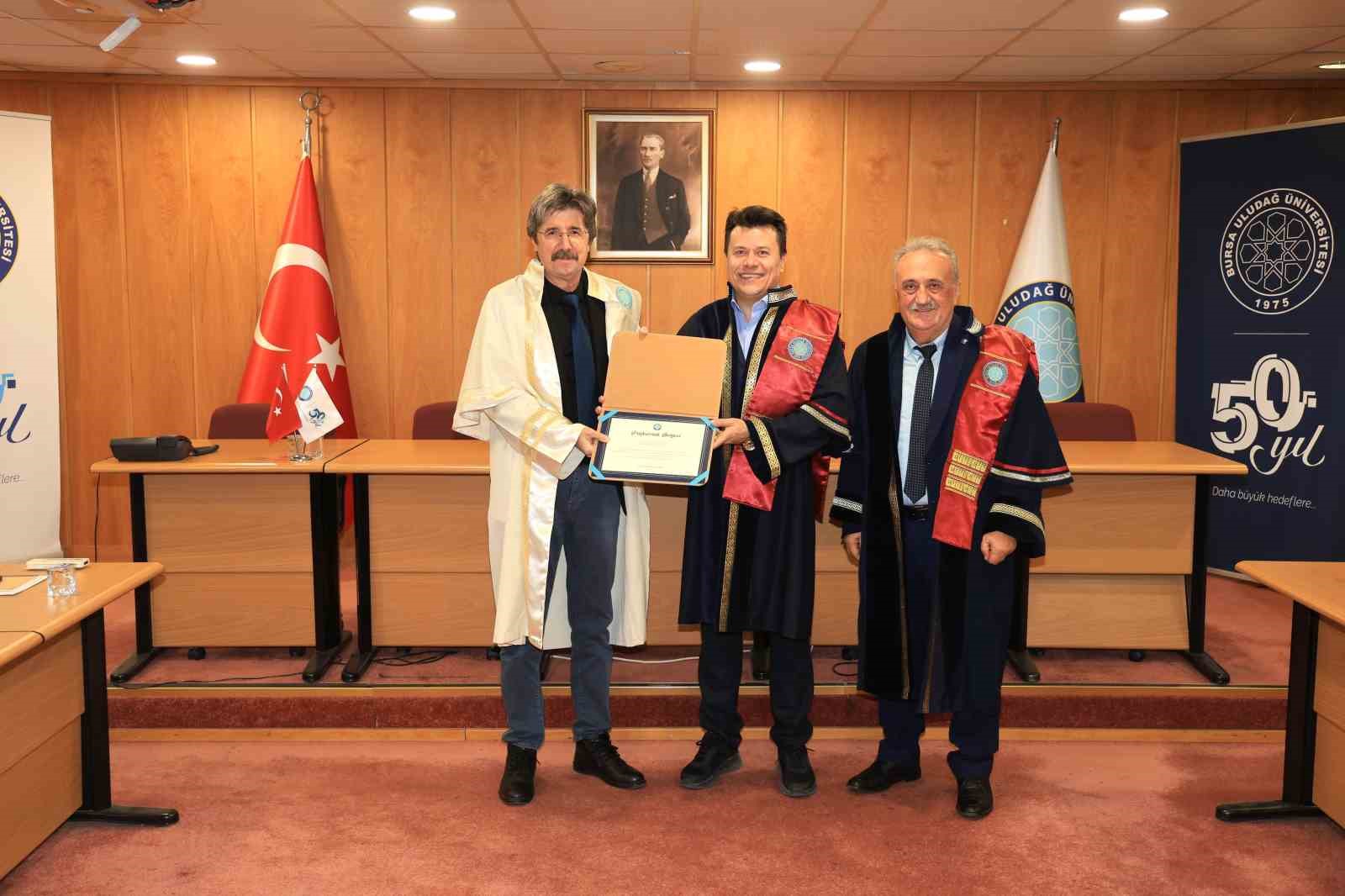 BUÜ’de profesörlük belgeleri törenle takdim edildi
