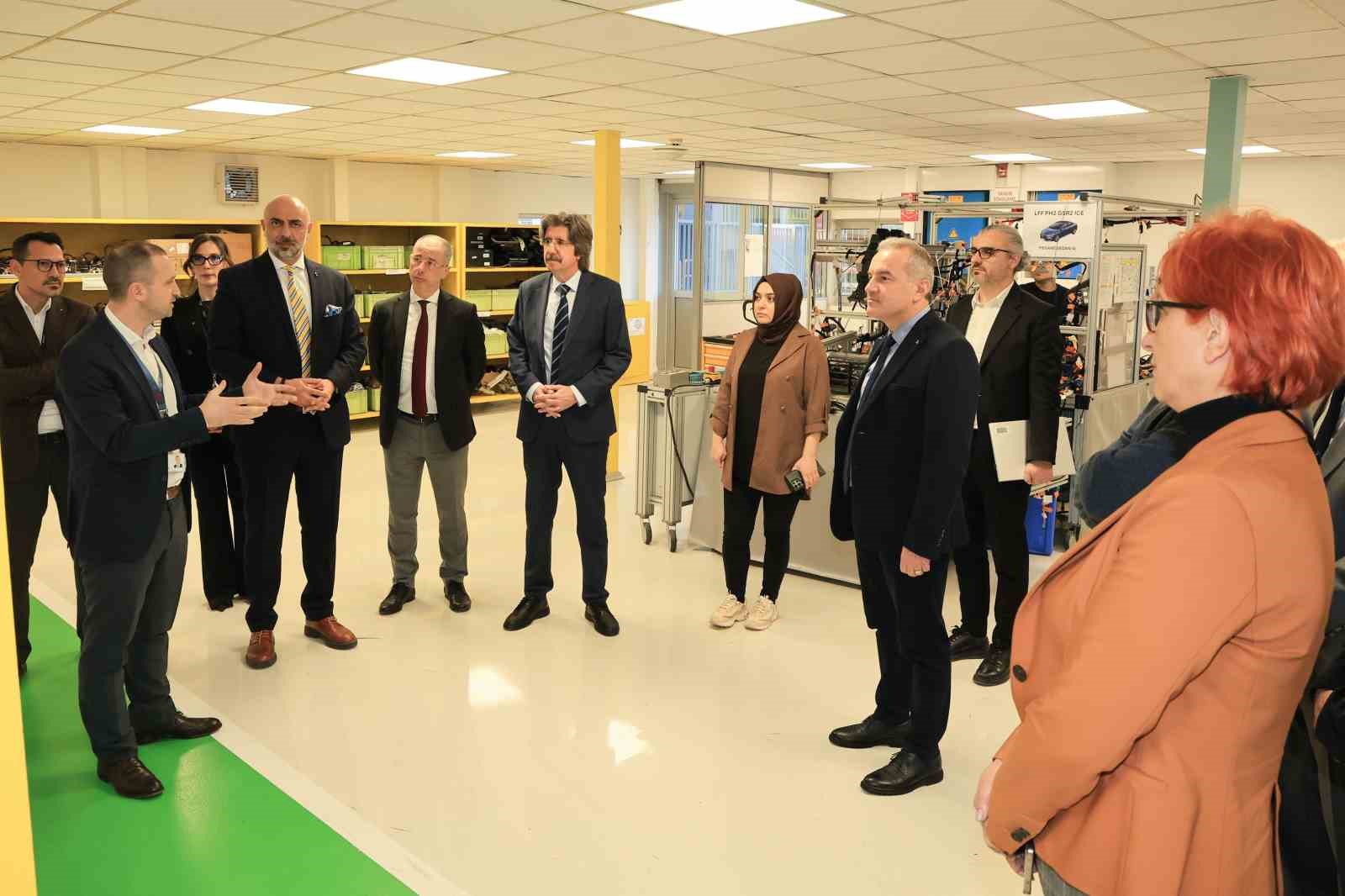 BUÜ’den OYAK Renault’a iş birliği ziyareti
