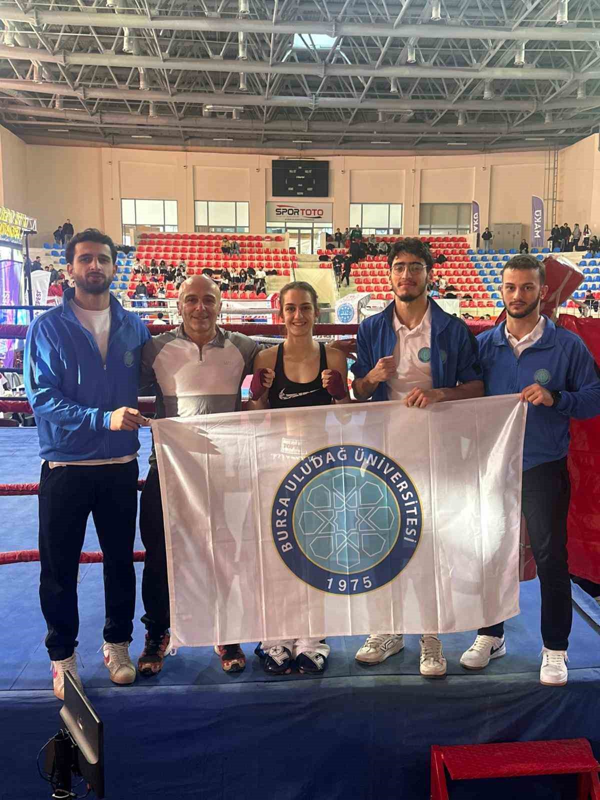 BUÜ’lü kick boksçulardan madalya başarısı
