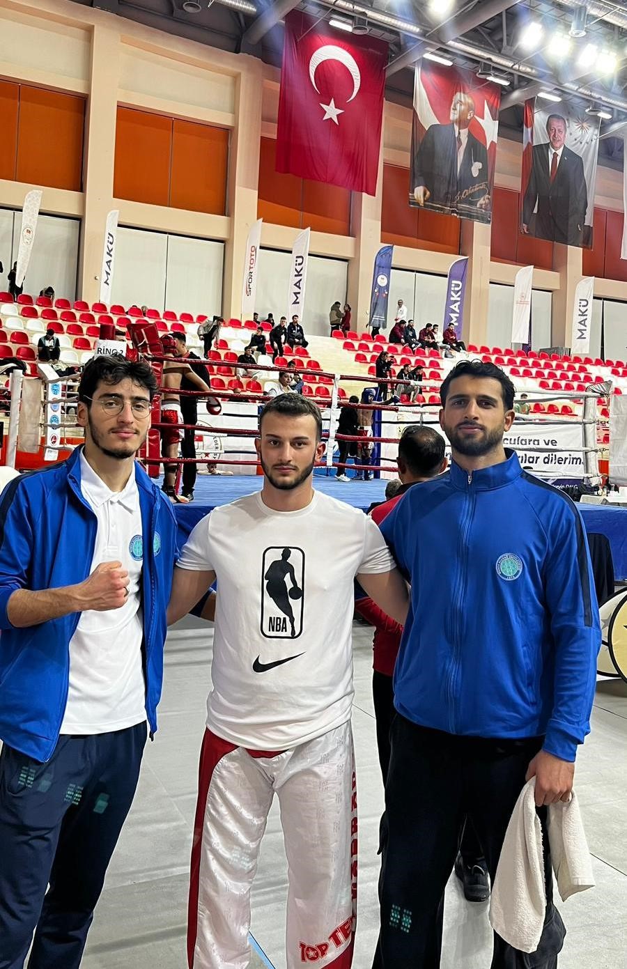 BUÜ’lü kick boksçulardan madalya başarısı
