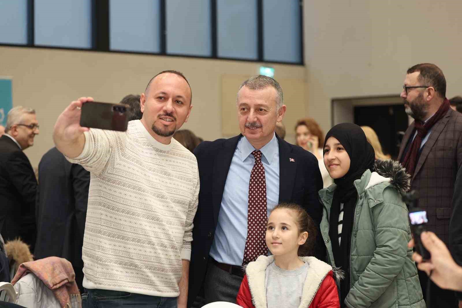 Büyükakın’dan sağlıkçılara: "Siz sadece meslek değil insanlık görevi yapıyorsunuz"
