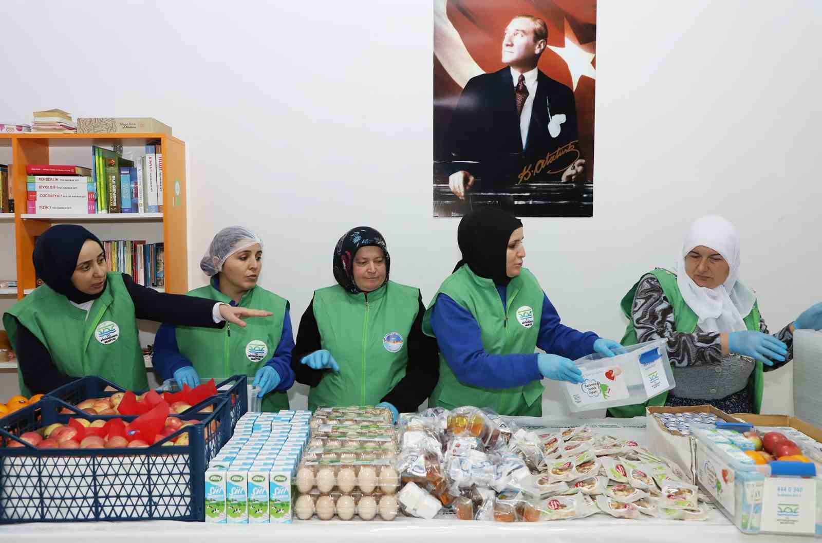 Büyükçekmece Belediyesi’nden öğrencilere beslenme desteği devam ediyor
Büyükçekmece Belediyesi’nden öğrencilere beslenme desteği devam ediyor