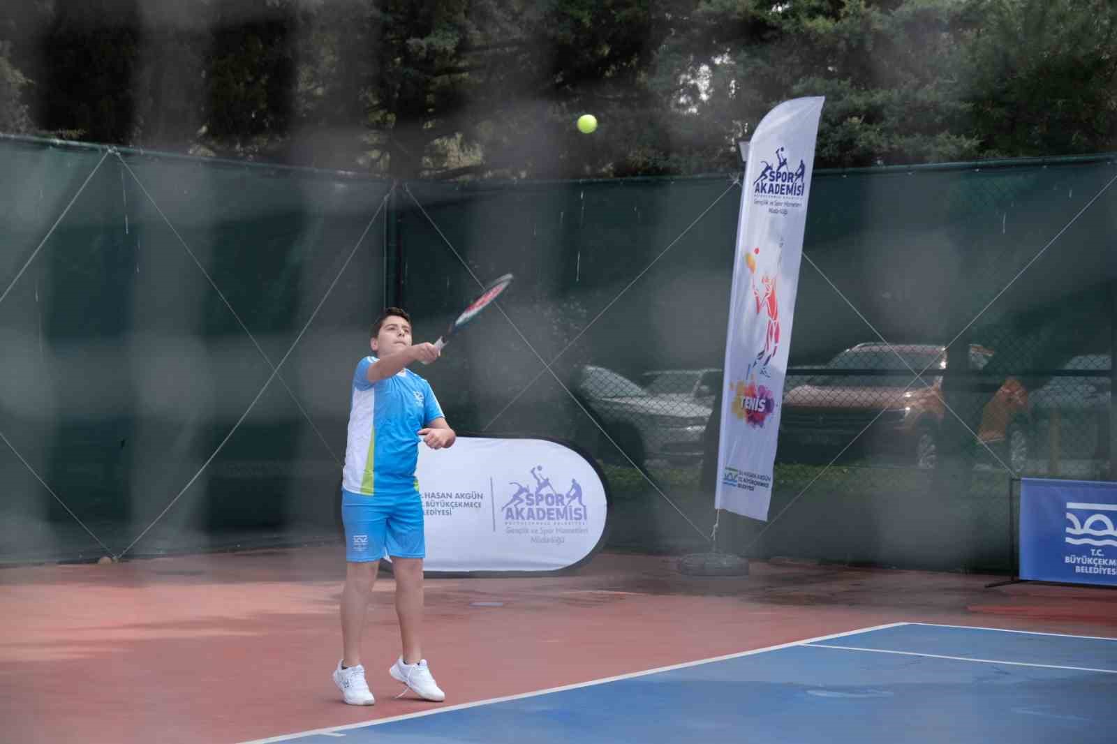 Büyükçekmece’de Bahar Şenliği’nde tenis heyecanı zirve yaptı
Büyükçekmece’de Bahar Şenliği’nde tenis heyecanı zirve yaptı