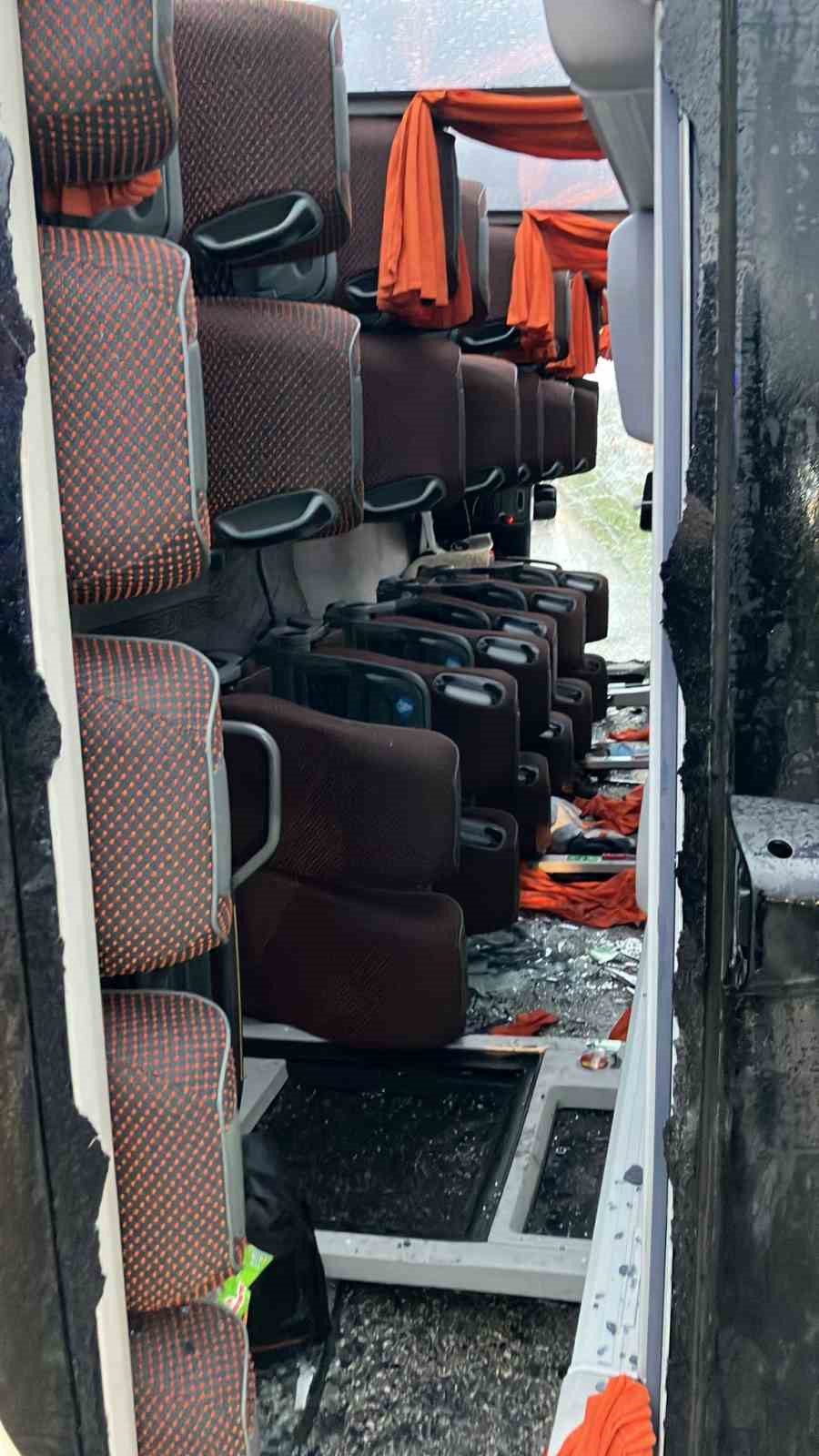 Büyükçekmece’de işçi servisi devrildi: 1 ölü, 9 yaralı
