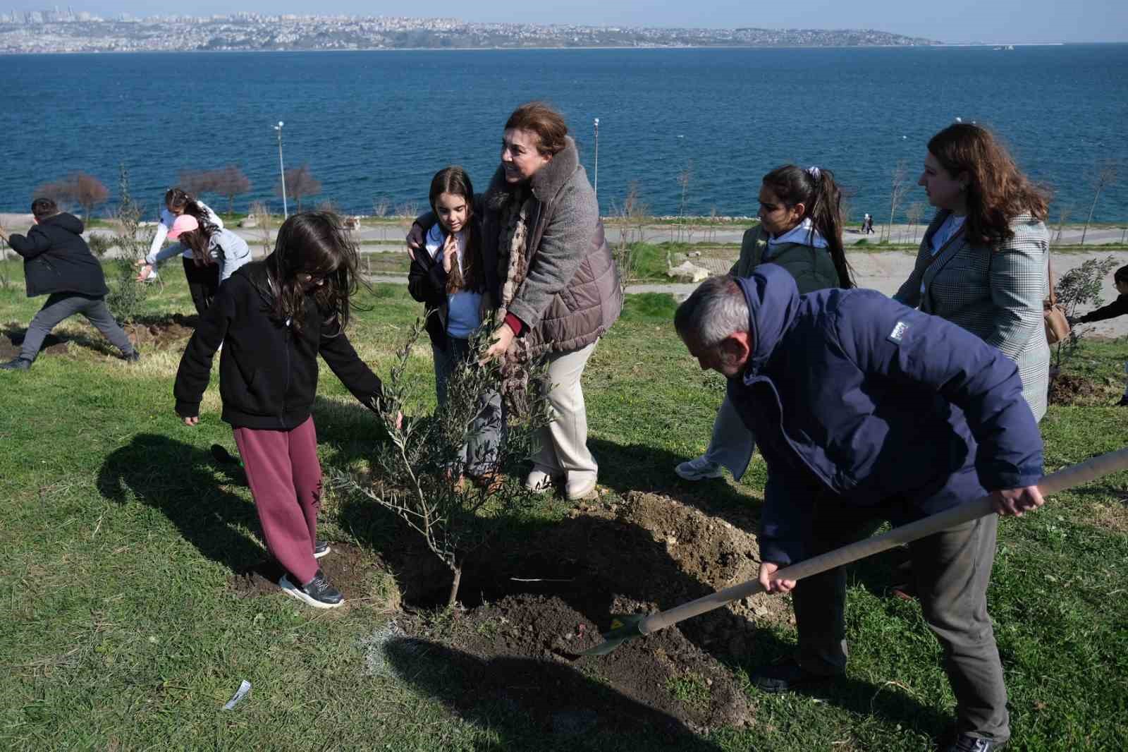 Büyükçekmece’de Orman Haftası’nda 100 fidan toprakla buluşturuldu
