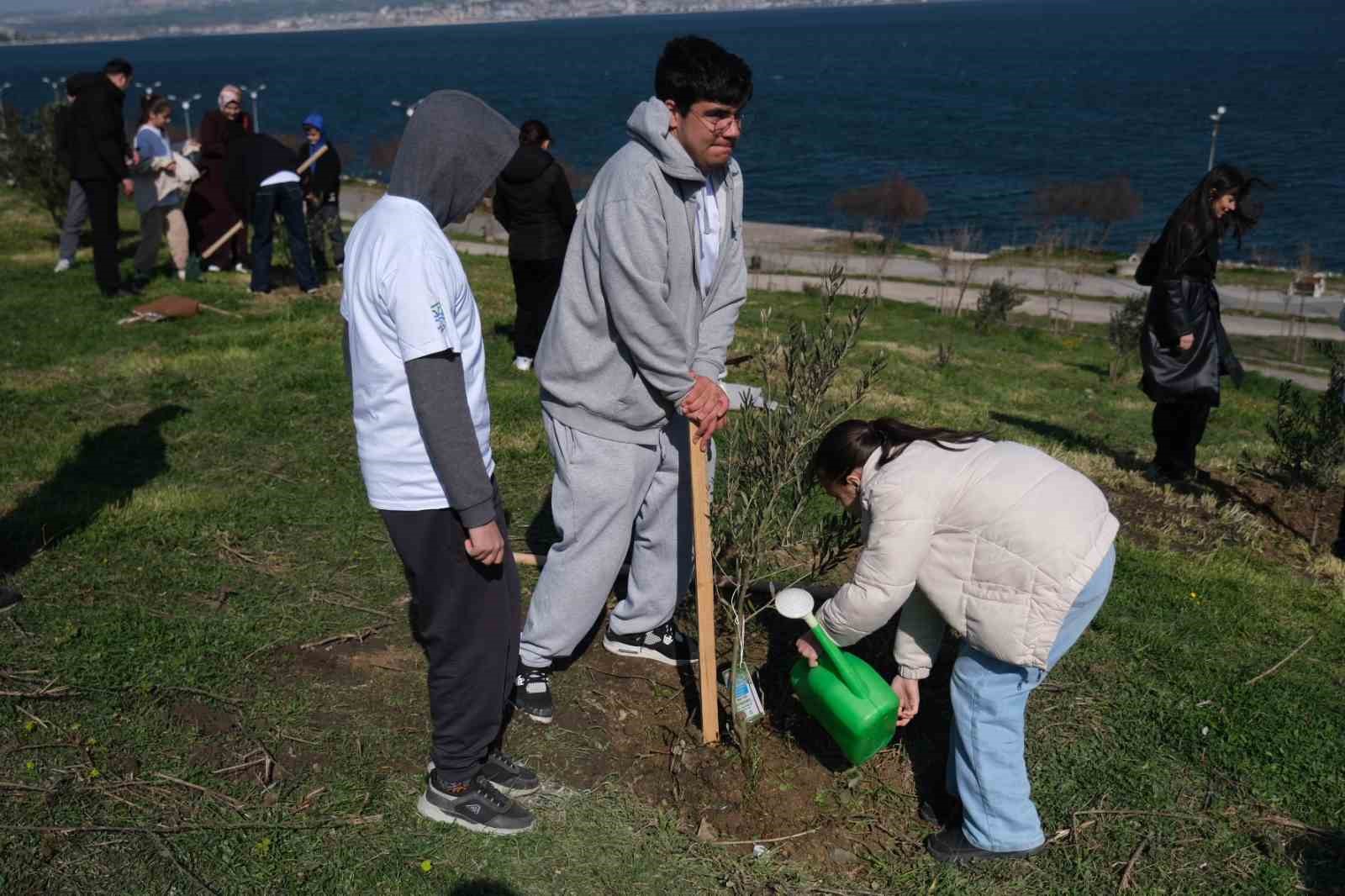 Büyükçekmece’de Orman Haftası’nda 100 fidan toprakla buluşturuldu
