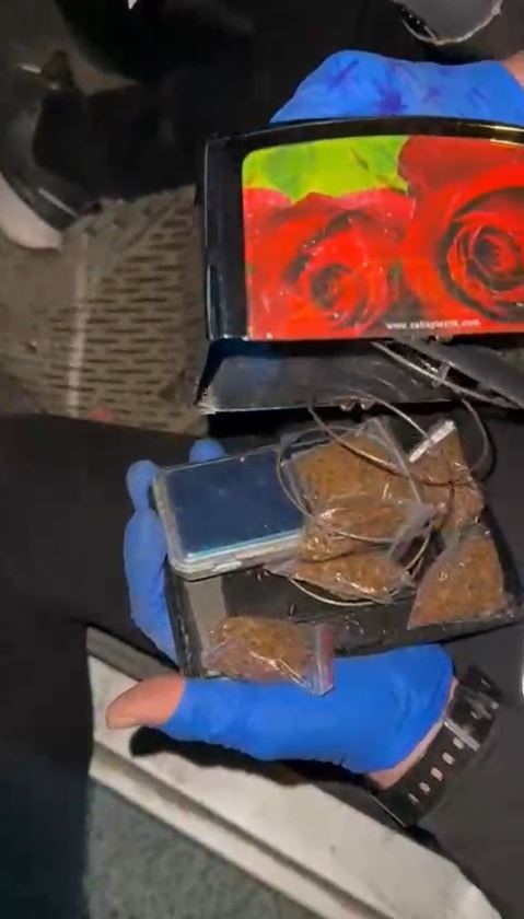 Büyükçekmece’de peçete kutusundan uyuşturucu çıktı
