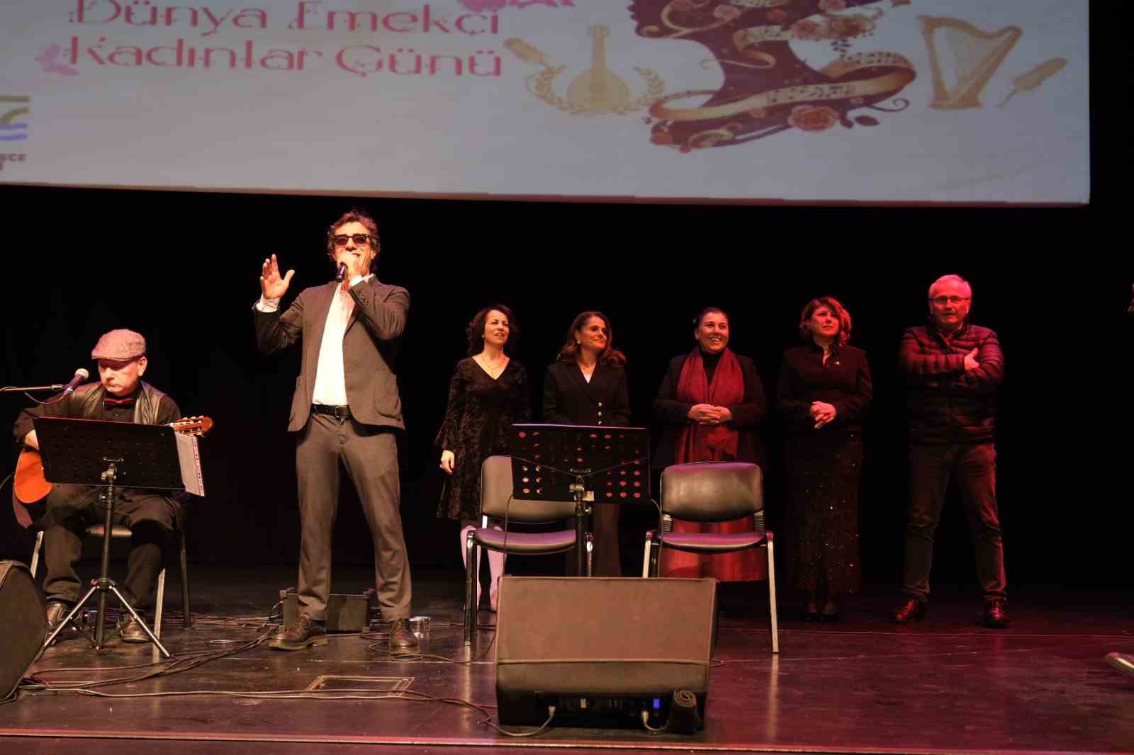 Büyükçekmece’de şiir ve müzik, kadınlar için buluştu
