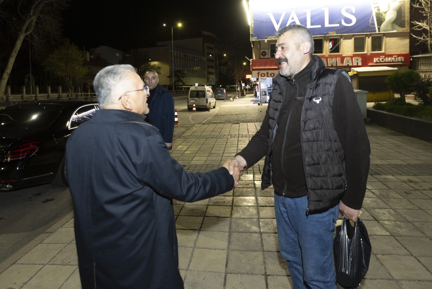 Büyükkılıç, Millet Caddesi’nde yapımı tamamlanan aydınlatma sistemini inceledi
