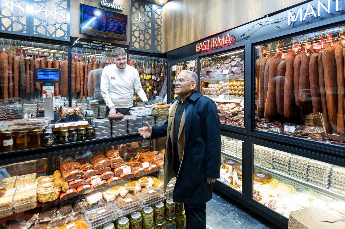 Büyükkılıç, Millet Caddesi’nde yapımı tamamlanan aydınlatma sistemini inceledi
