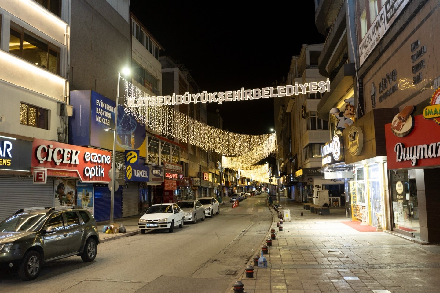 Büyükkılıç, Millet Caddesi’nde yapımı tamamlanan aydınlatma sistemini inceledi
