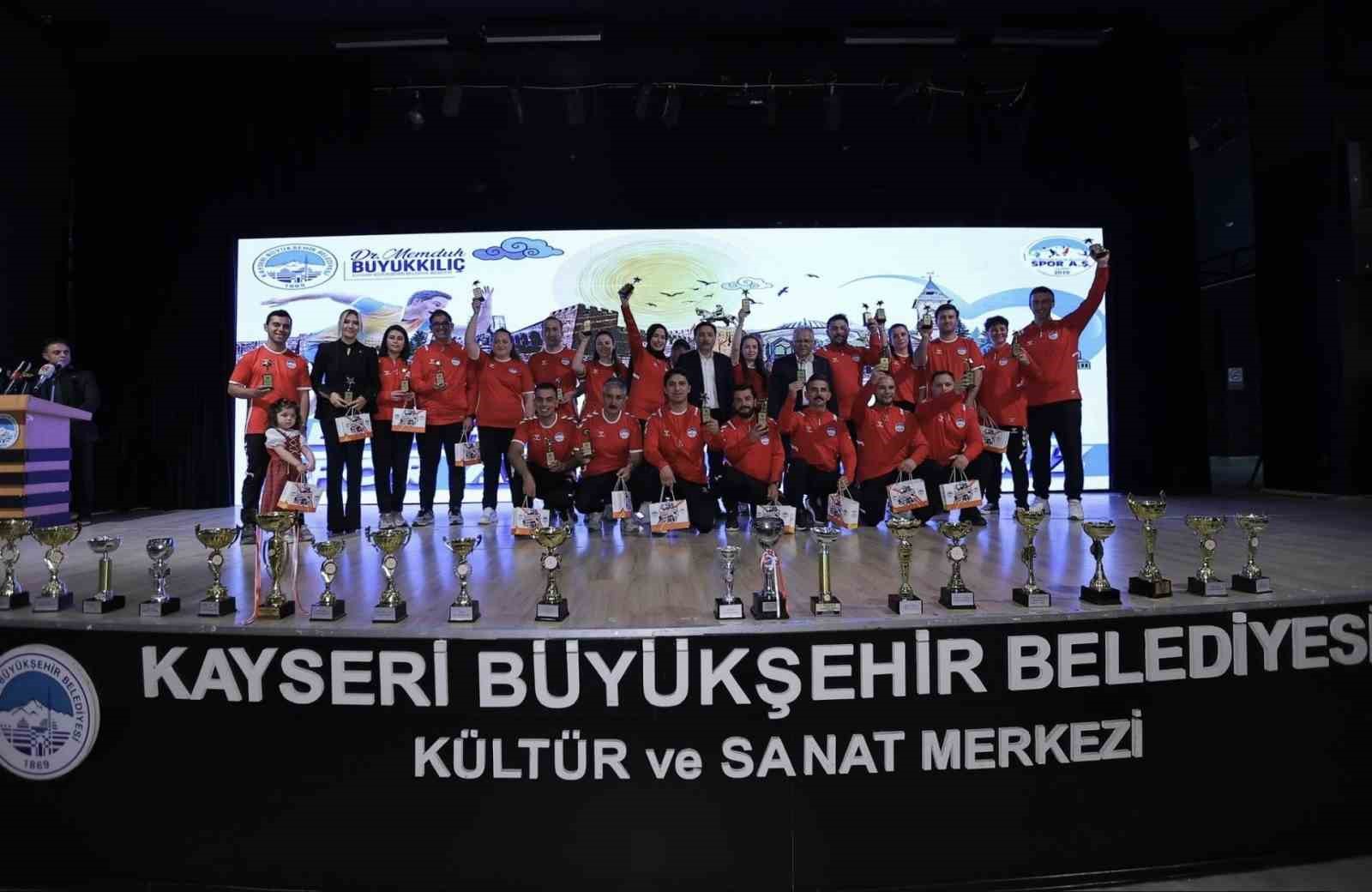 Büyükşehir, 2025 yılında 842 bin sporseveri buluşturdu: Sporun merkezi Kayseri
