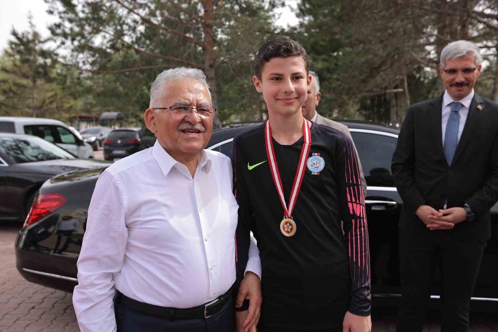 Büyükşehir, 2025 yılında 842 bin sporseveri buluşturdu: Sporun merkezi Kayseri
