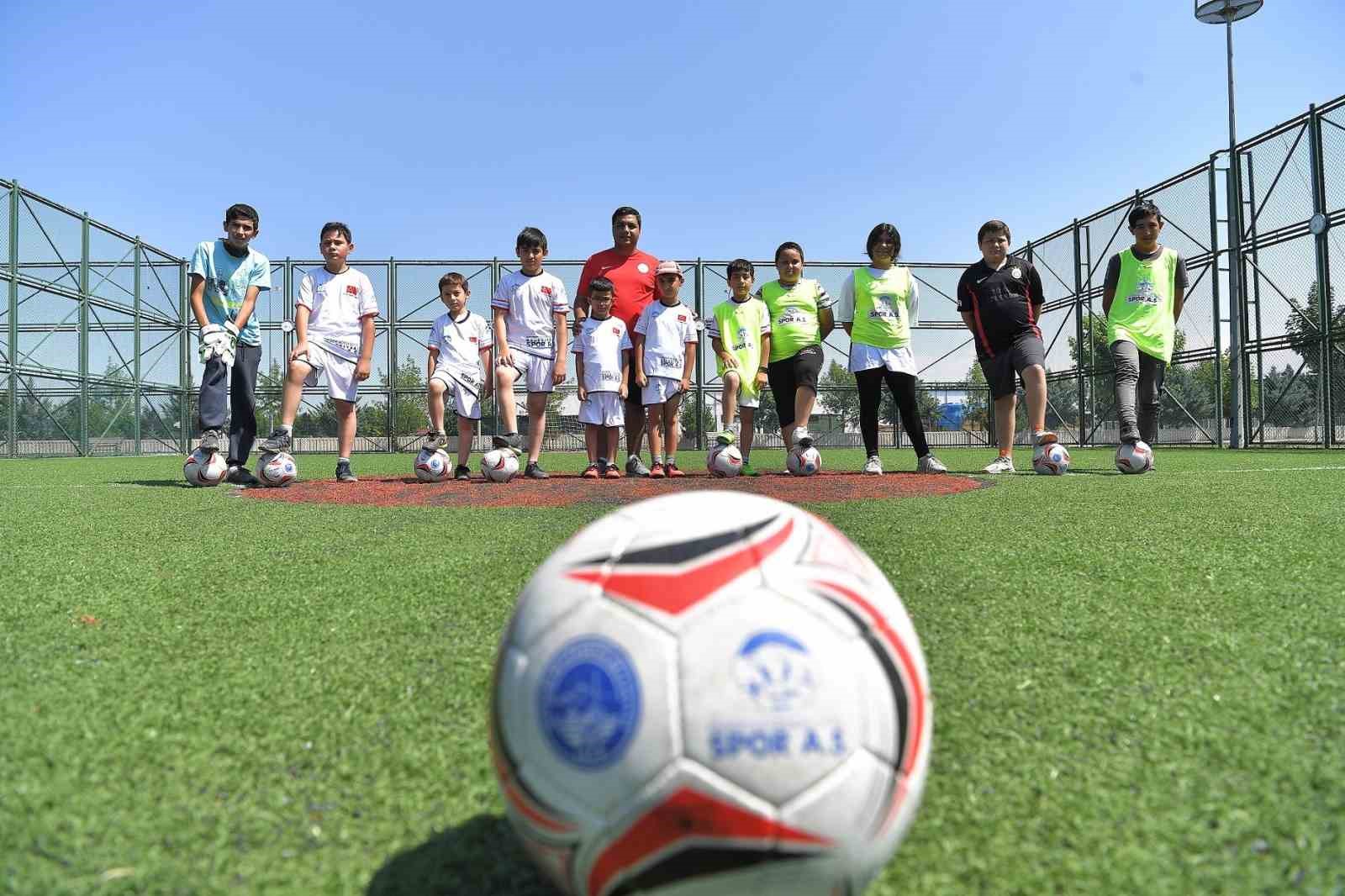 Büyükşehir, 2025 yılında 842 bin sporseveri buluşturdu: Sporun merkezi Kayseri
