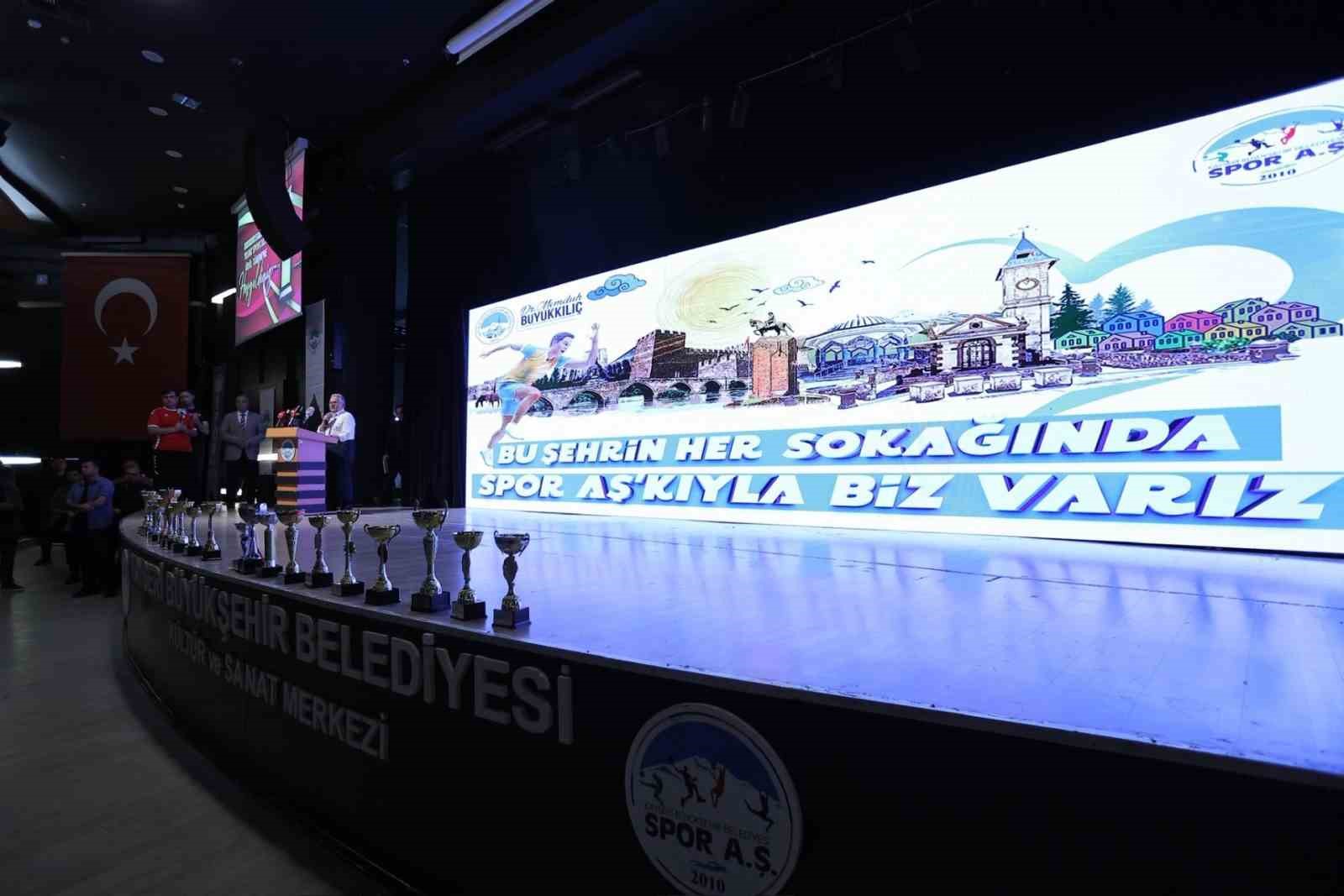 Büyükşehir, 2025 yılında 842 bin sporseveri buluşturdu: Sporun merkezi Kayseri
