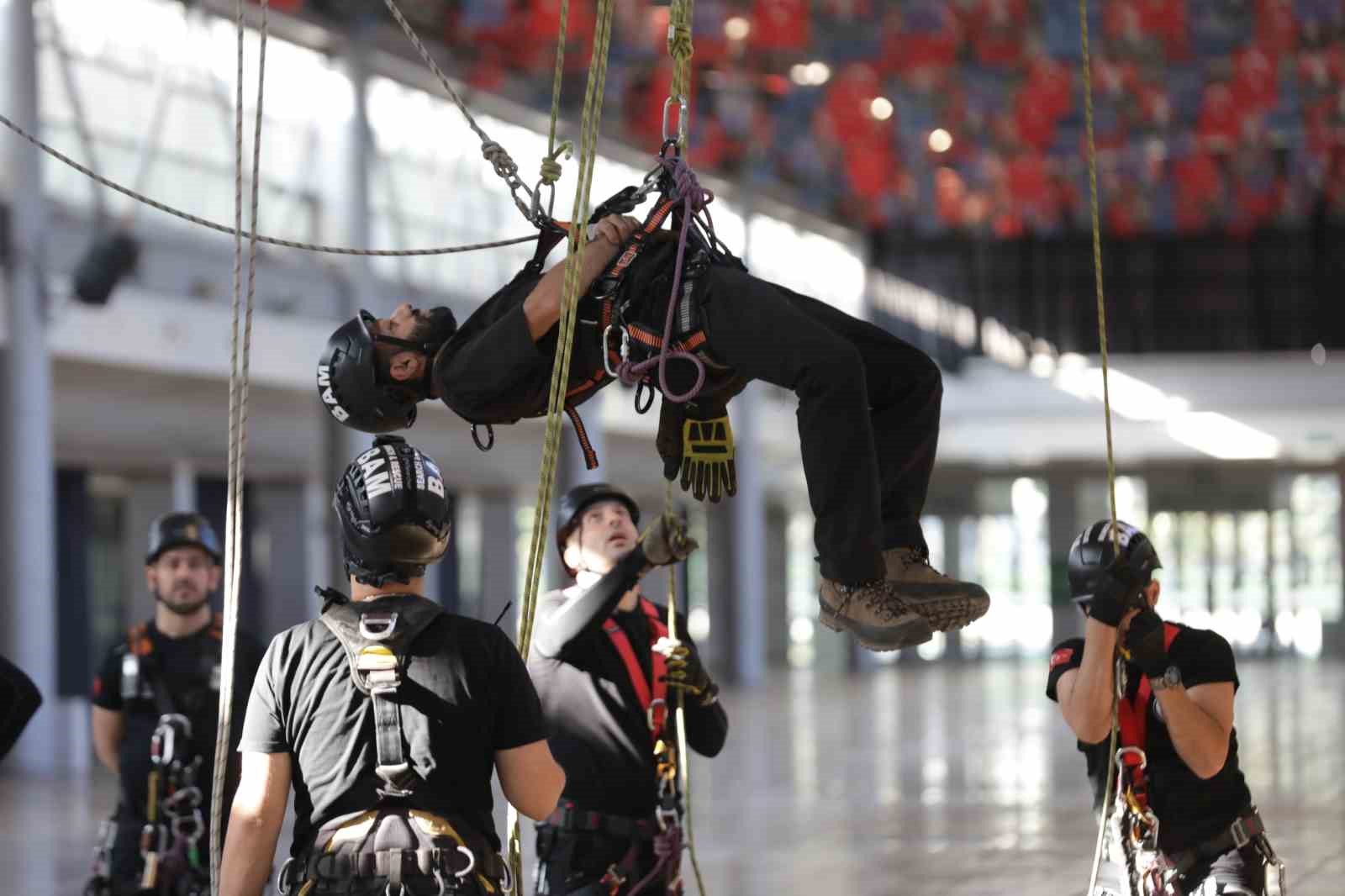 Büyükşehir afetlere ekibini hazırlıyor
Büyükşehir afetlere ekibini hazırlıyor