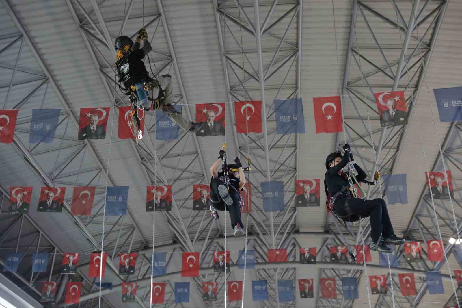 Büyükşehir afetlere ekibini hazırlıyor
Büyükşehir afetlere ekibini hazırlıyor