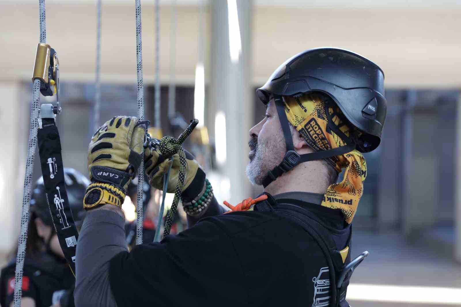 Büyükşehir afetlere ekibini hazırlıyor
Büyükşehir afetlere ekibini hazırlıyor