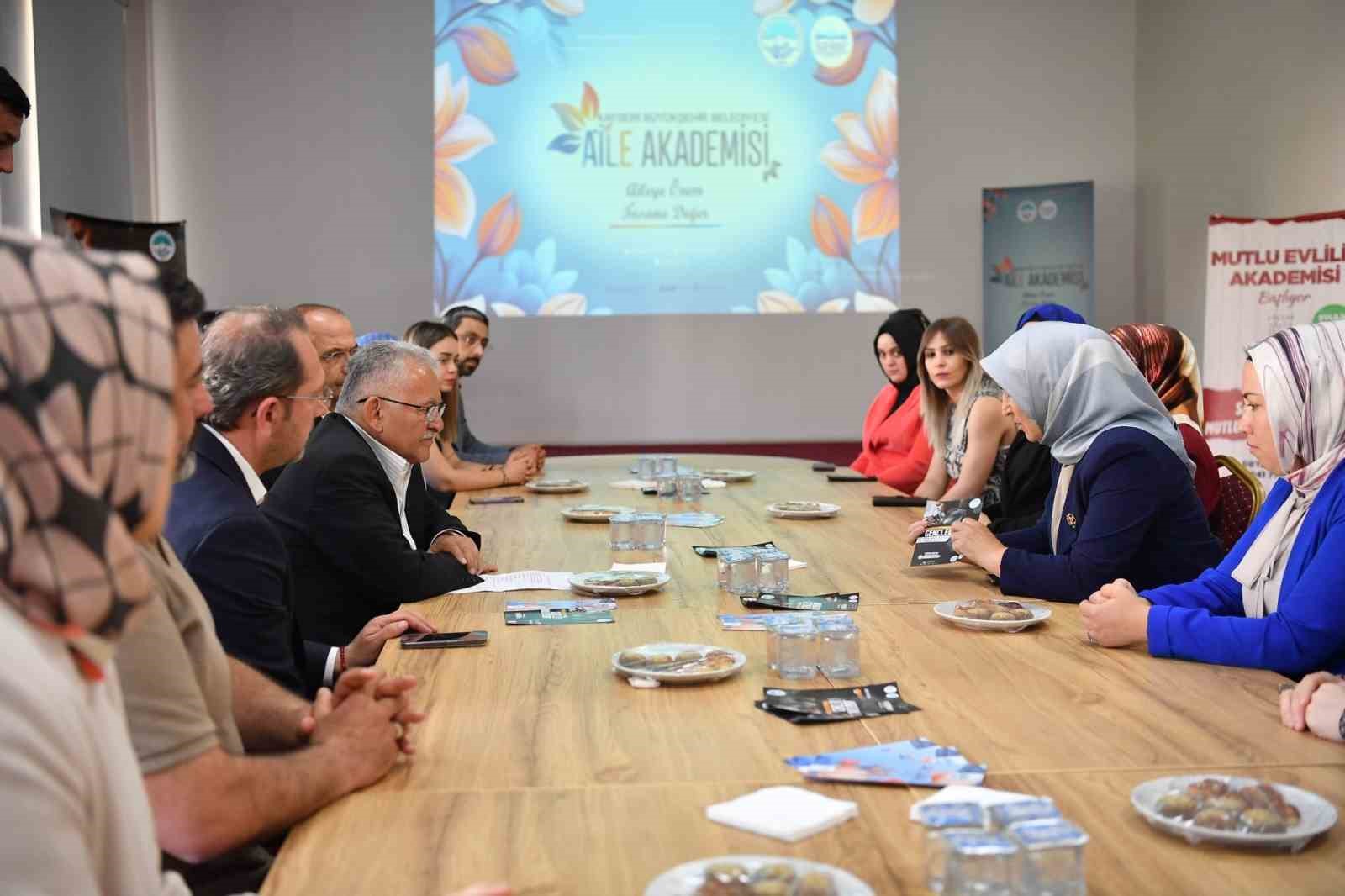 Büyükşehir Aile Akademisi, 2025’te 5 binin üzerinde aile ve çift adayına danışmanlık yaptı
