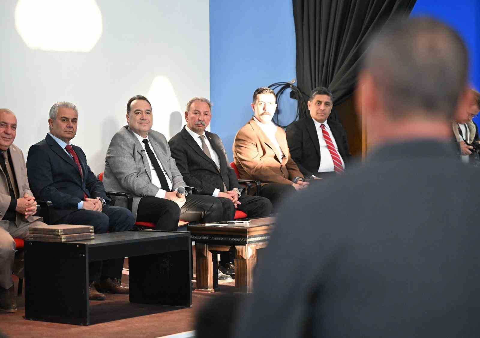 Büyükşehir Belediye Başkanı Dutlulu, Salihli’de muhtarlarla buluştu
