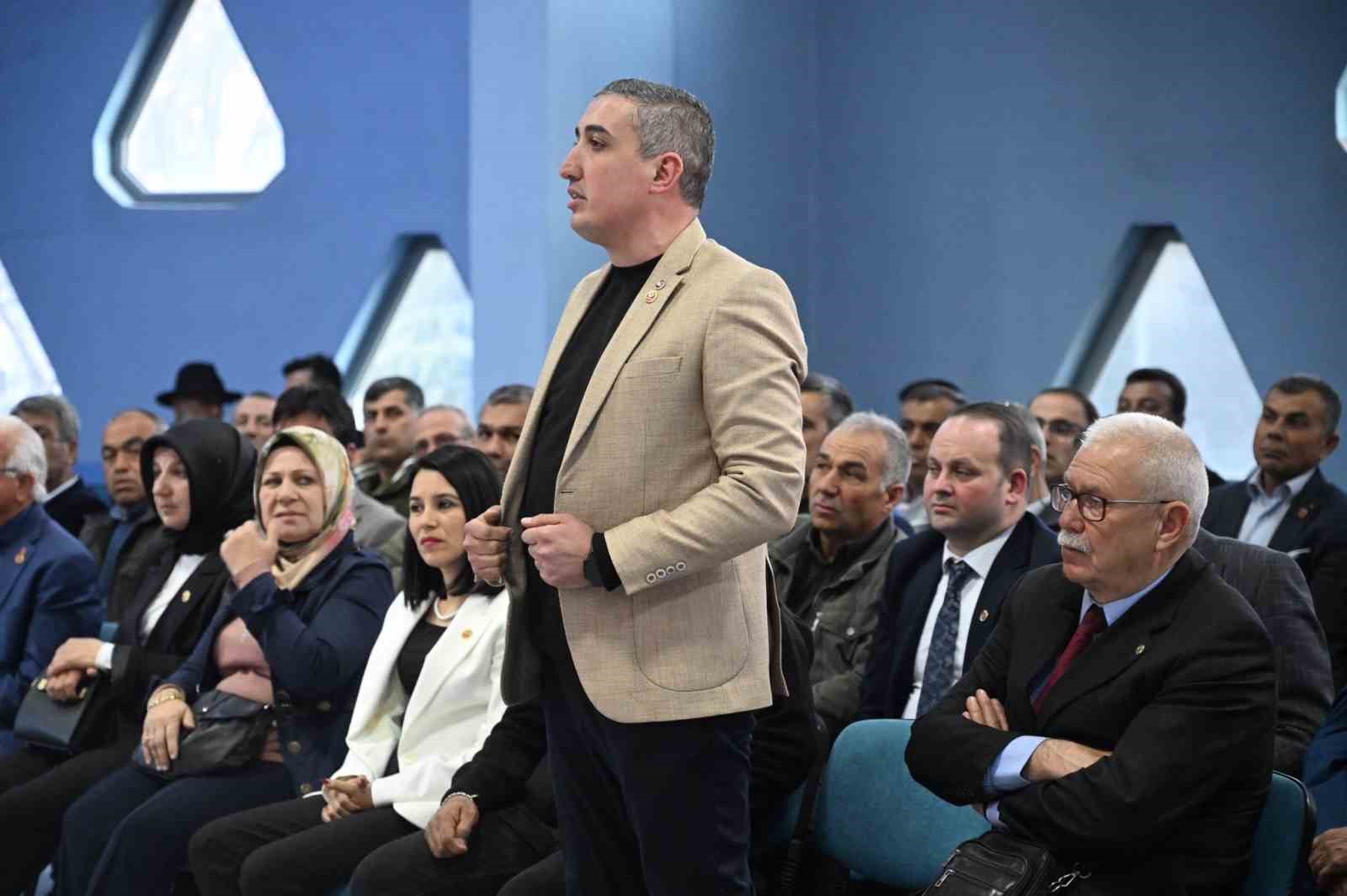 Büyükşehir Belediye Başkanı Dutlulu, Salihli’de muhtarlarla buluştu
