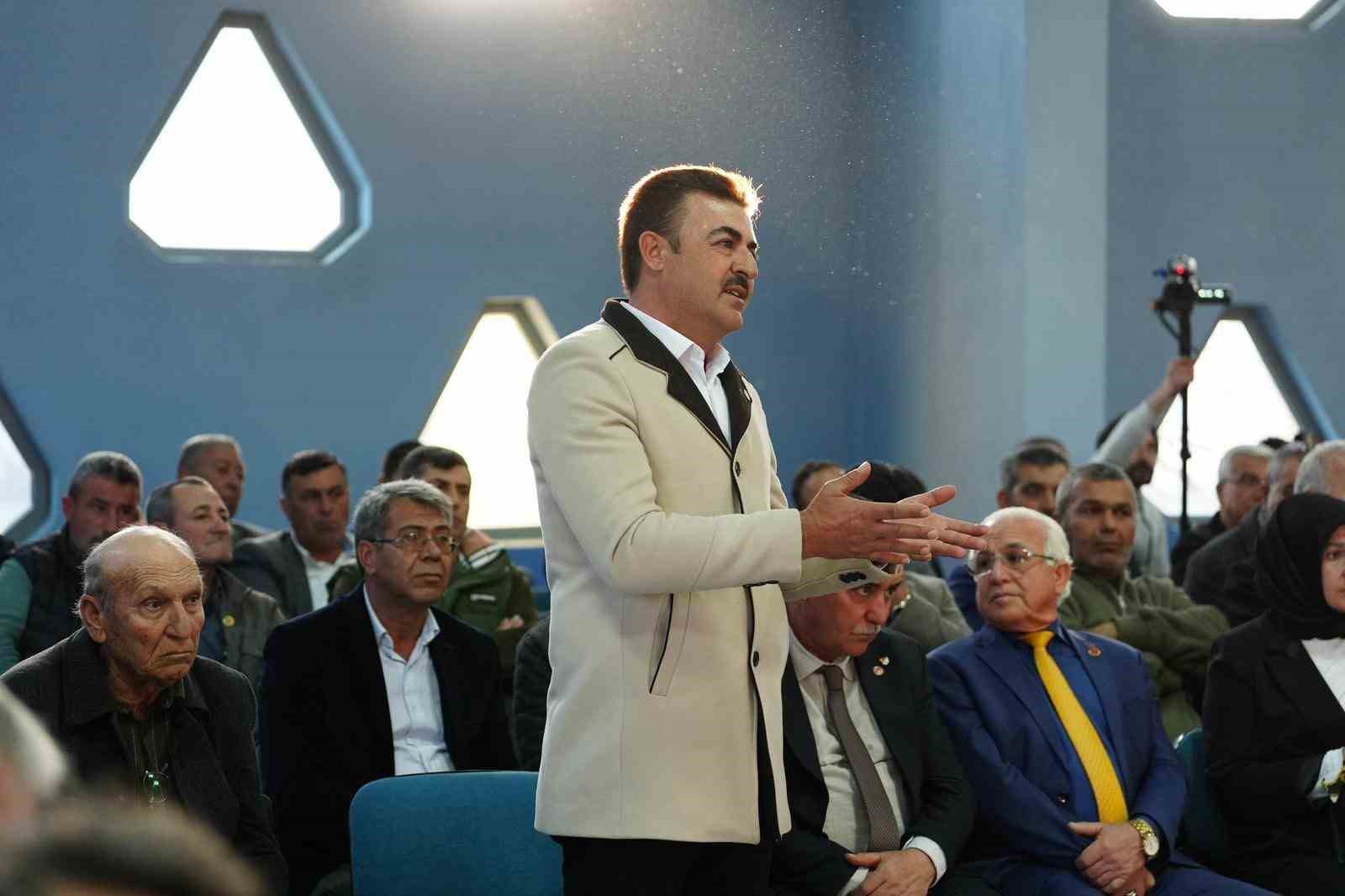 Büyükşehir Belediye Başkanı Dutlulu, Salihli’de muhtarlarla buluştu
