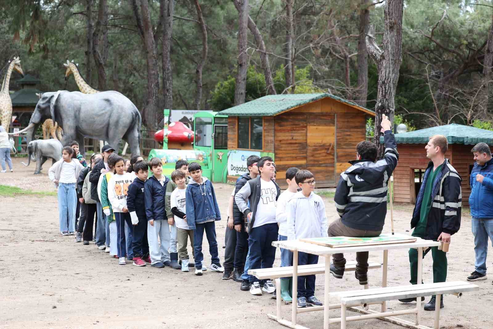 Büyükşehir Belediyesi çocuklara suyun önemini anlatıyor

