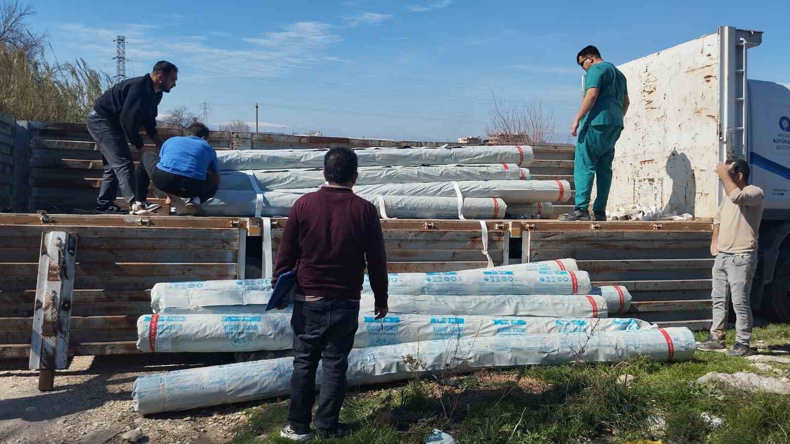 Büyükşehir Belediyesinden üreticiye sera naylonu desteği
