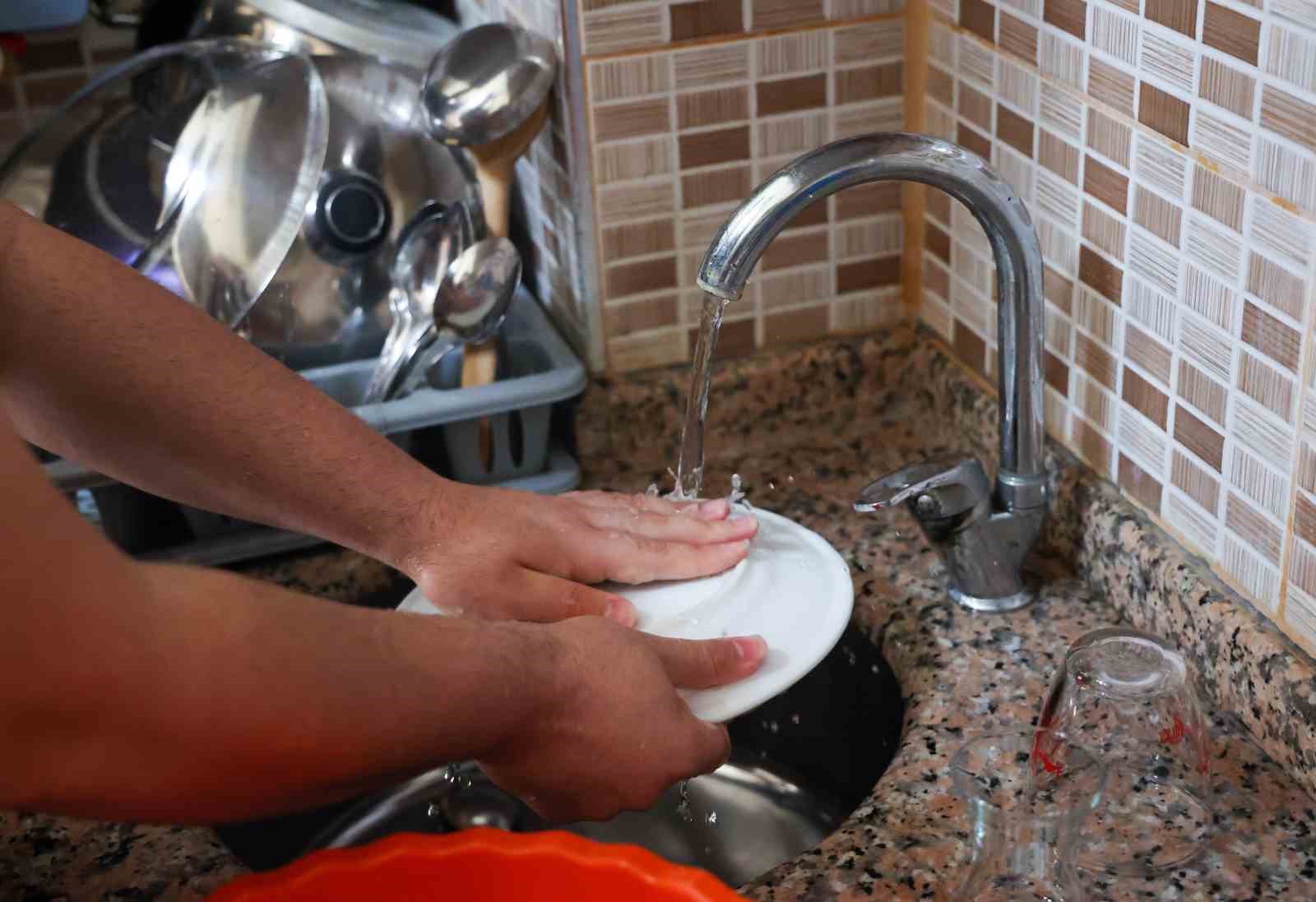 Büyükşehir Belediyesi’nin üniversite öğrencilerine "Can Suyu" desteği sürüyor
