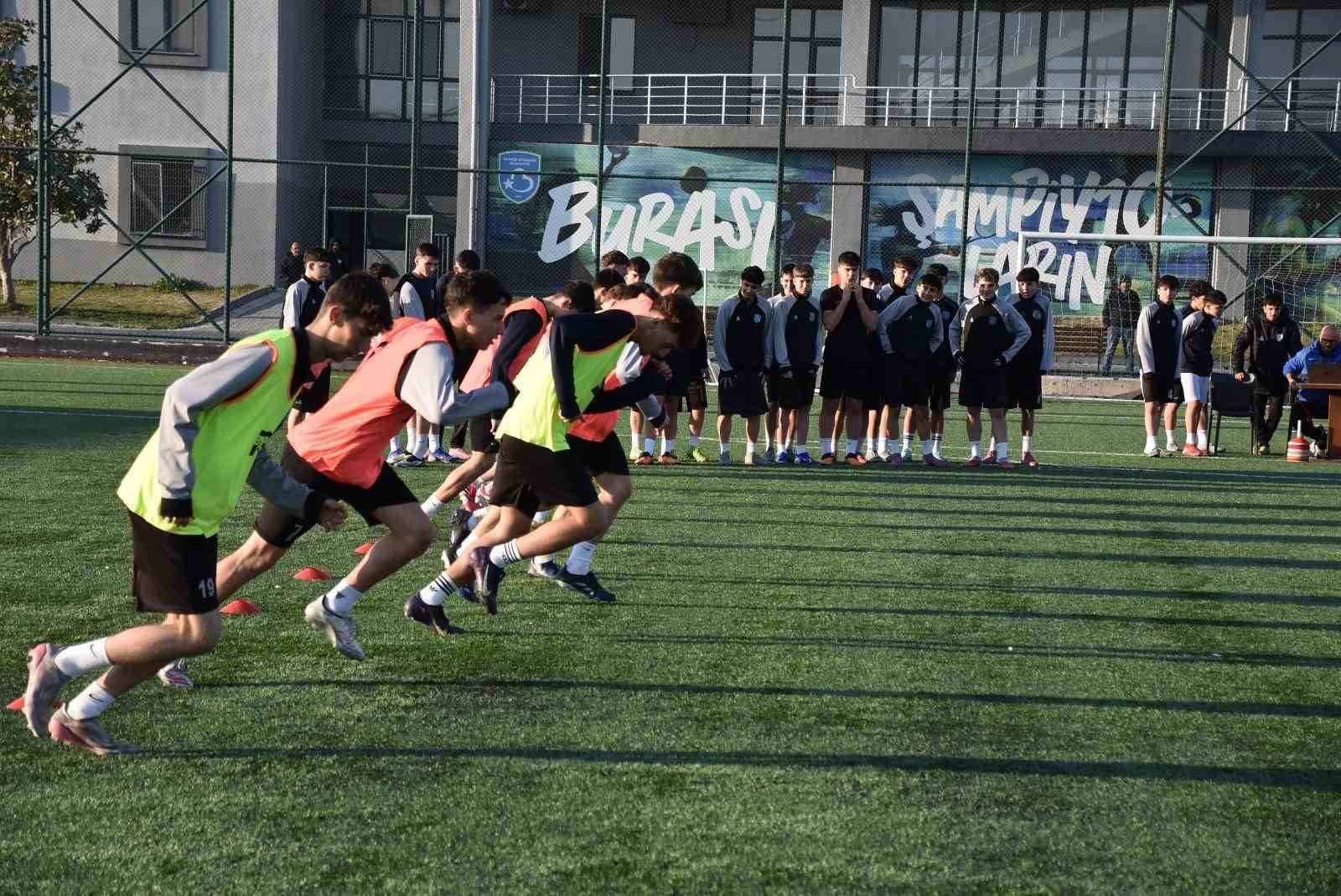 Büyükşehir Belediyespor altyapı futbolcularına bilimsel performans analizi
