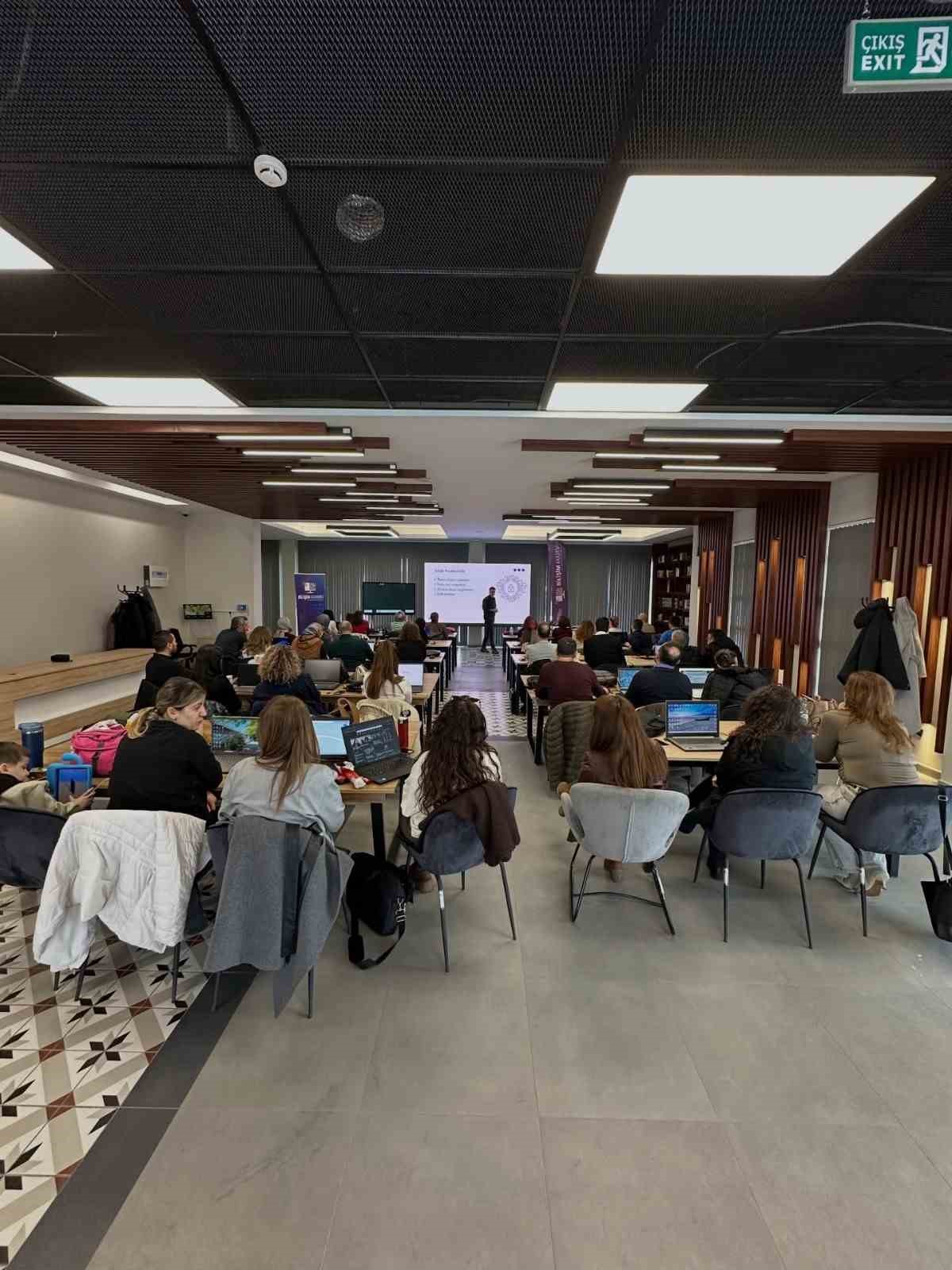 Büyükşehir Bilişim Akademisi’nden öğretmenlere siber güvenlik eğitimi
