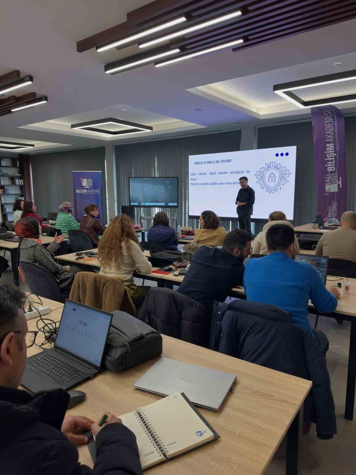 Büyükşehir Bilişim Akademisi’nden öğretmenlere siber güvenlik eğitimi
