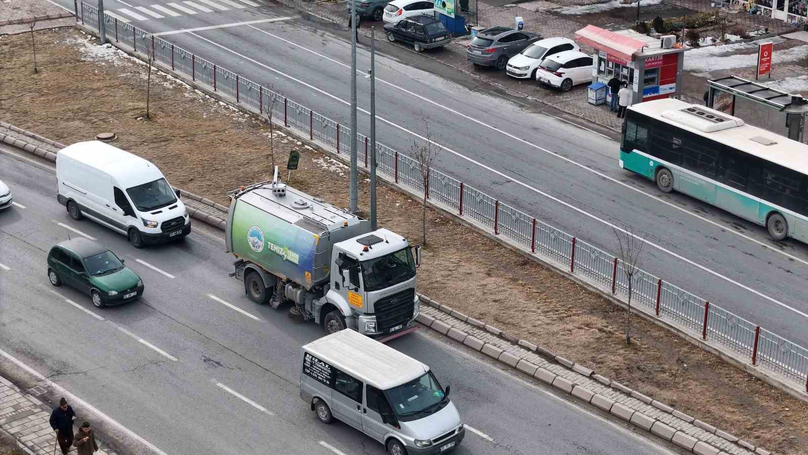 Büyükşehir, daha temiz bir Kayseri için sahada
Büyükşehir, daha temiz bir Kayseri için sahada