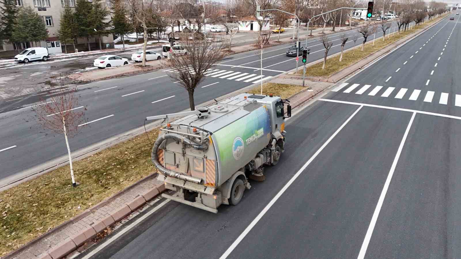 Büyükşehir, daha temiz bir Kayseri için sahada
Büyükşehir, daha temiz bir Kayseri için sahada