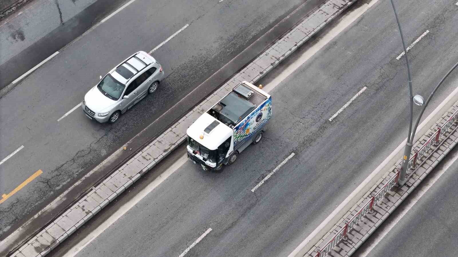 Büyükşehir, daha temiz bir Kayseri için sahada
Büyükşehir, daha temiz bir Kayseri için sahada