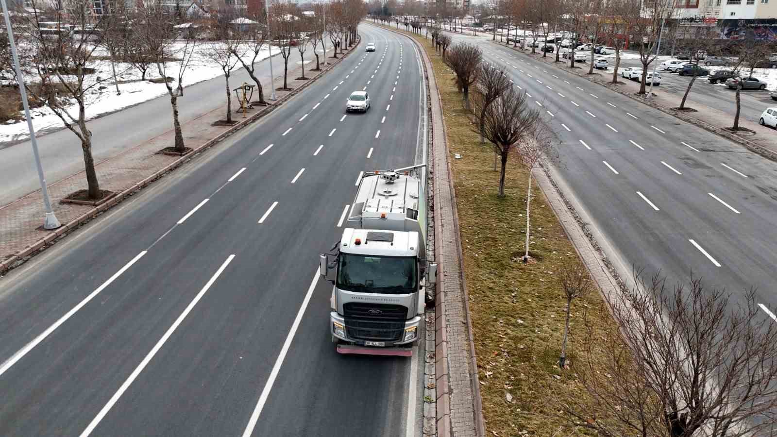 Büyükşehir, daha temiz bir Kayseri için sahada
Büyükşehir, daha temiz bir Kayseri için sahada
