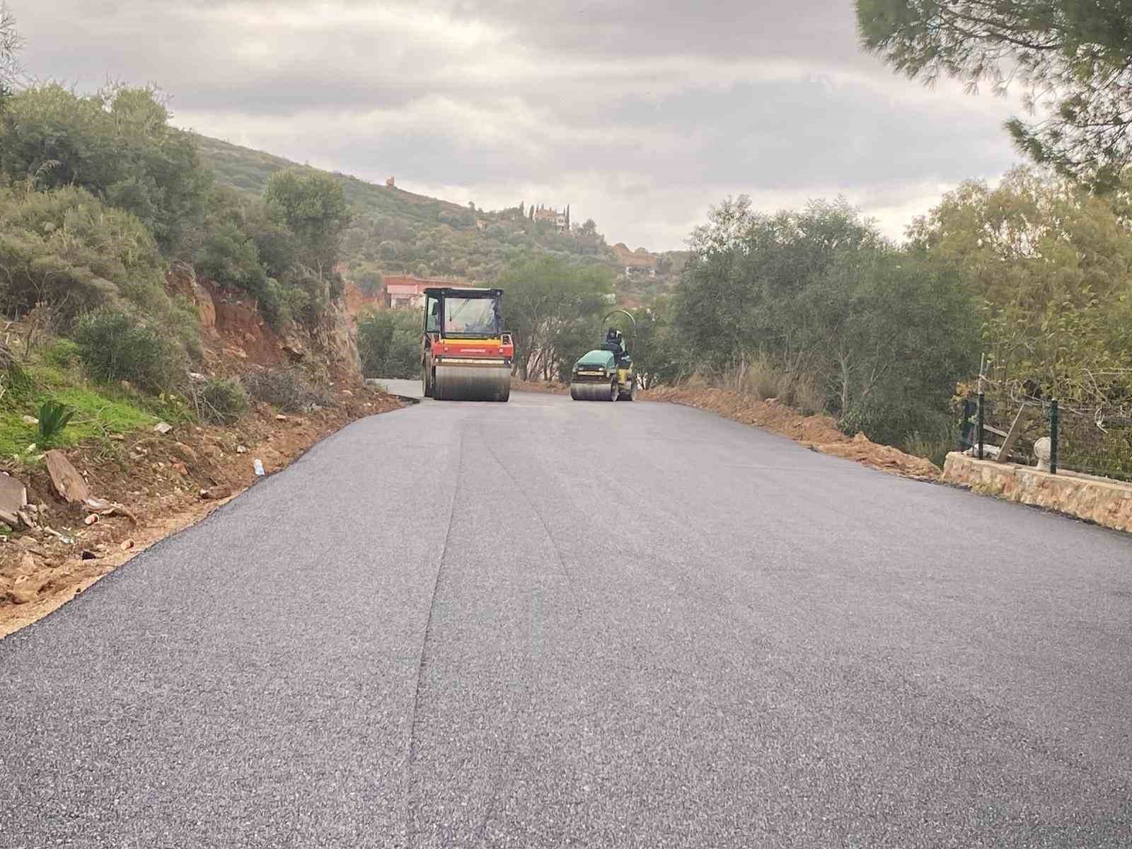 Büyükşehir Datça’da 53 bin metrelik yol ağını yeniliyor
