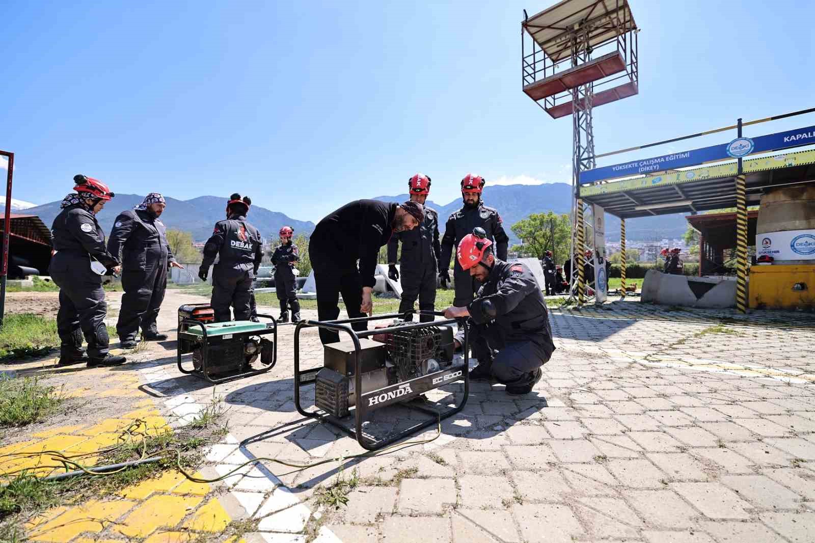 Büyükşehir DEBAK ekibi, eğitimlerini aralıksız sürdürüyor
