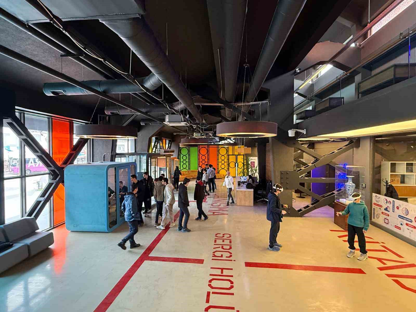 Büyükşehir DİGEM’de gençleri teknolojiyle buluşturdu
