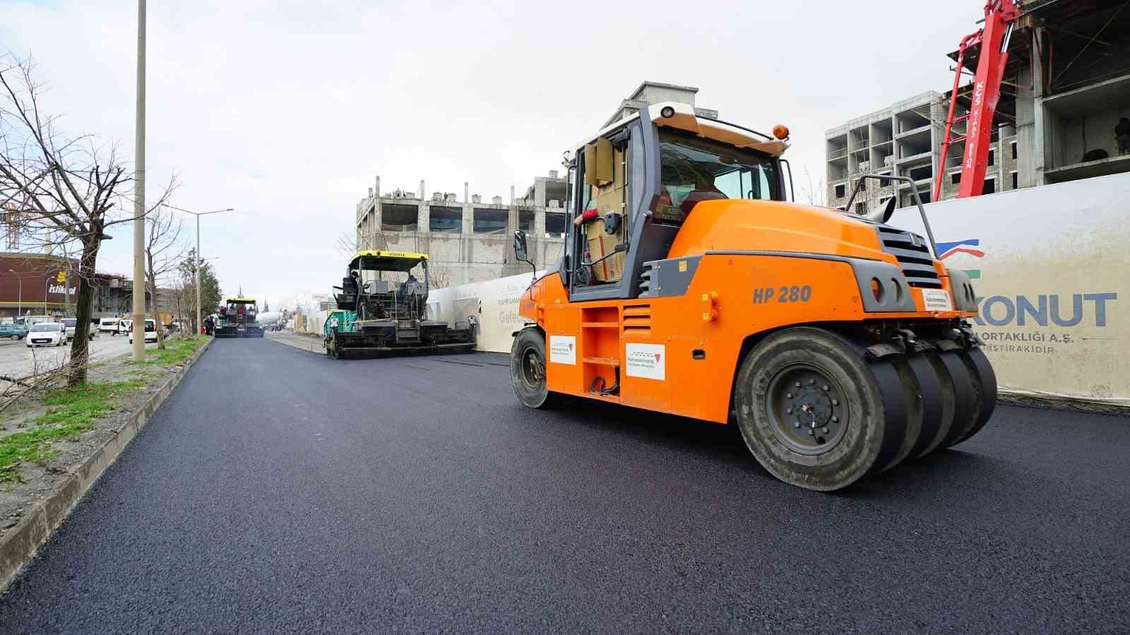 Büyükşehir, Dulkadiroğlu’nda asfalt mesaisini sürdürüyor
