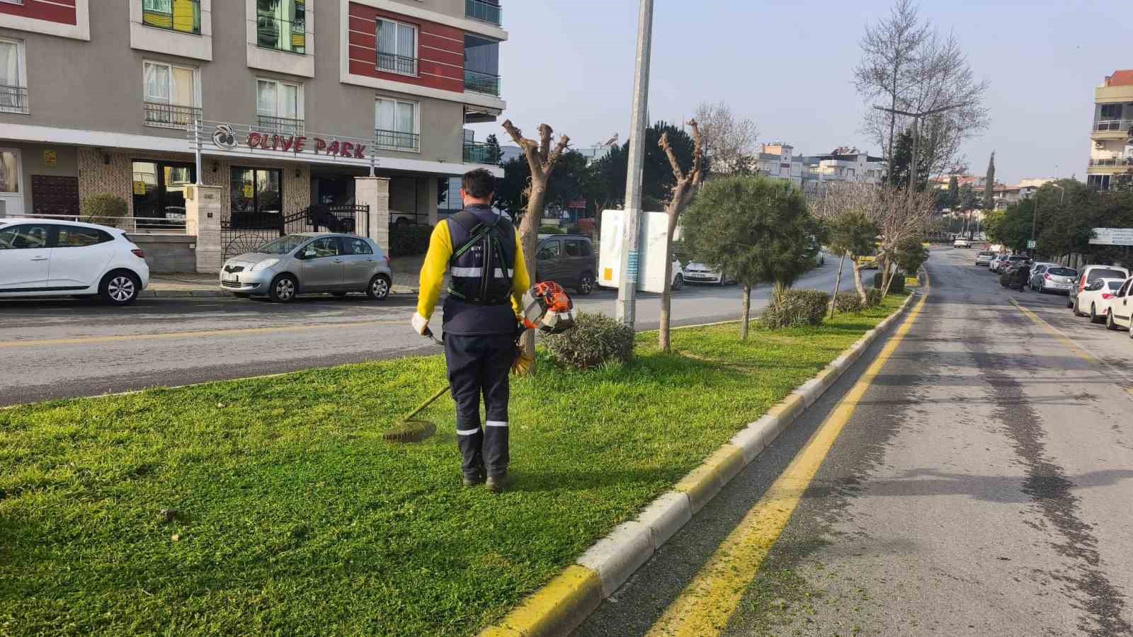 Büyükşehir ekipleri Efeler’i bayrama hazırlıyor
