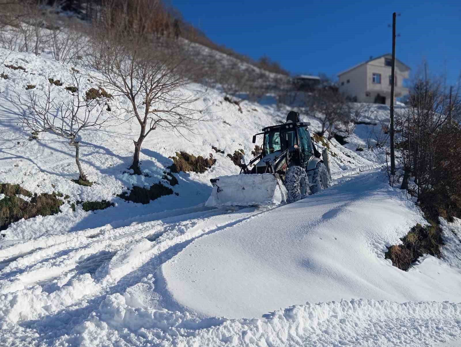 Büyükşehir ekipleri kapalı yol bırakmadı
