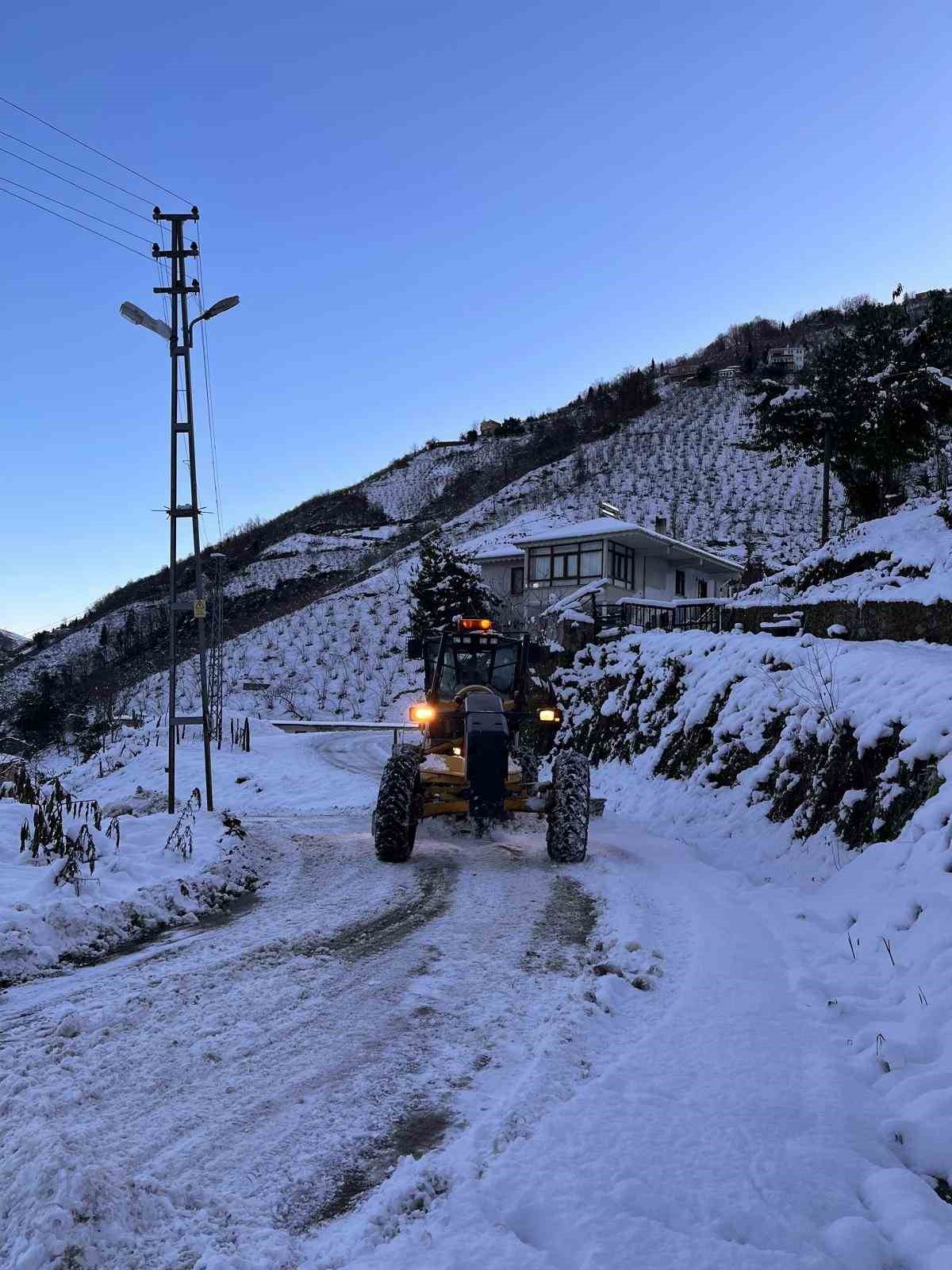 Büyükşehir ekipleri kapalı yol bırakmadı
