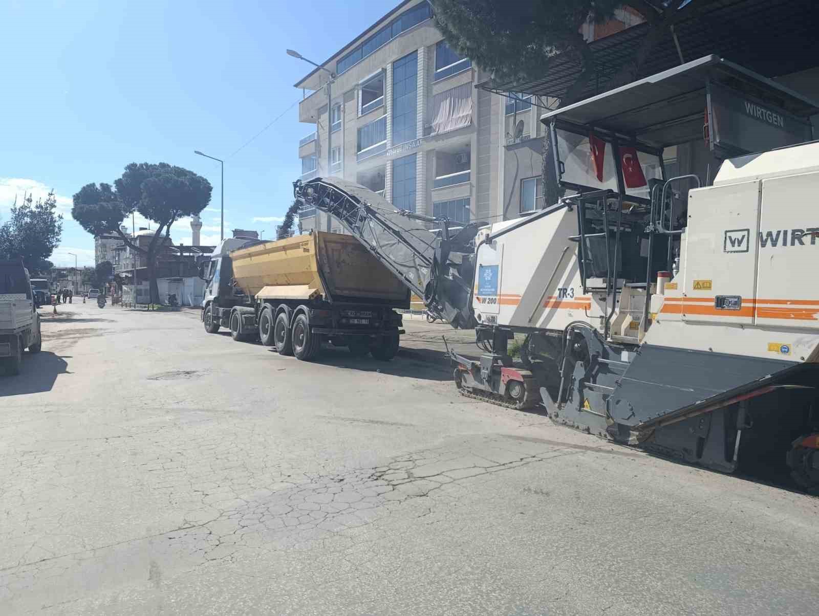 Büyükşehir ekipleri kentin dört bir yanında çalışmalarını sürdürüyor
