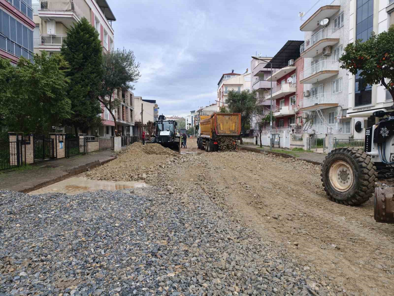 Büyükşehir ekipleri kentin dört bir yanında çalışmalarını sürdürüyor
